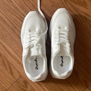 White platform sneaker